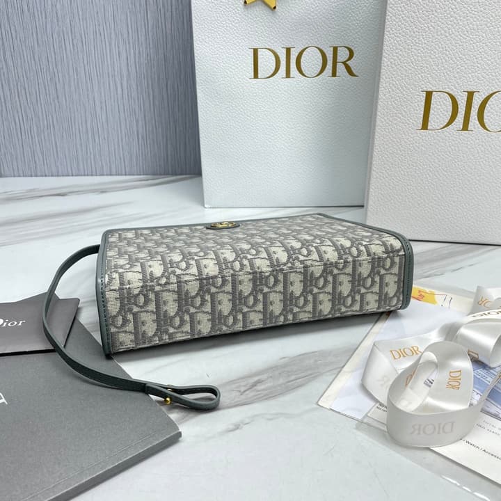 Dior 30 Montaigne Oblique Jacquard Clutch Bag in Beige Oblique