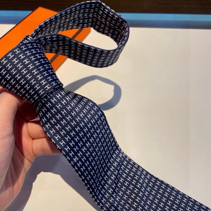 Hermès Men's H-Letter Silk Tie – New Collection in Burgundy