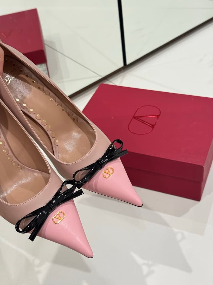 Valentino Bow-Detail High Heels in Black With White Bow
