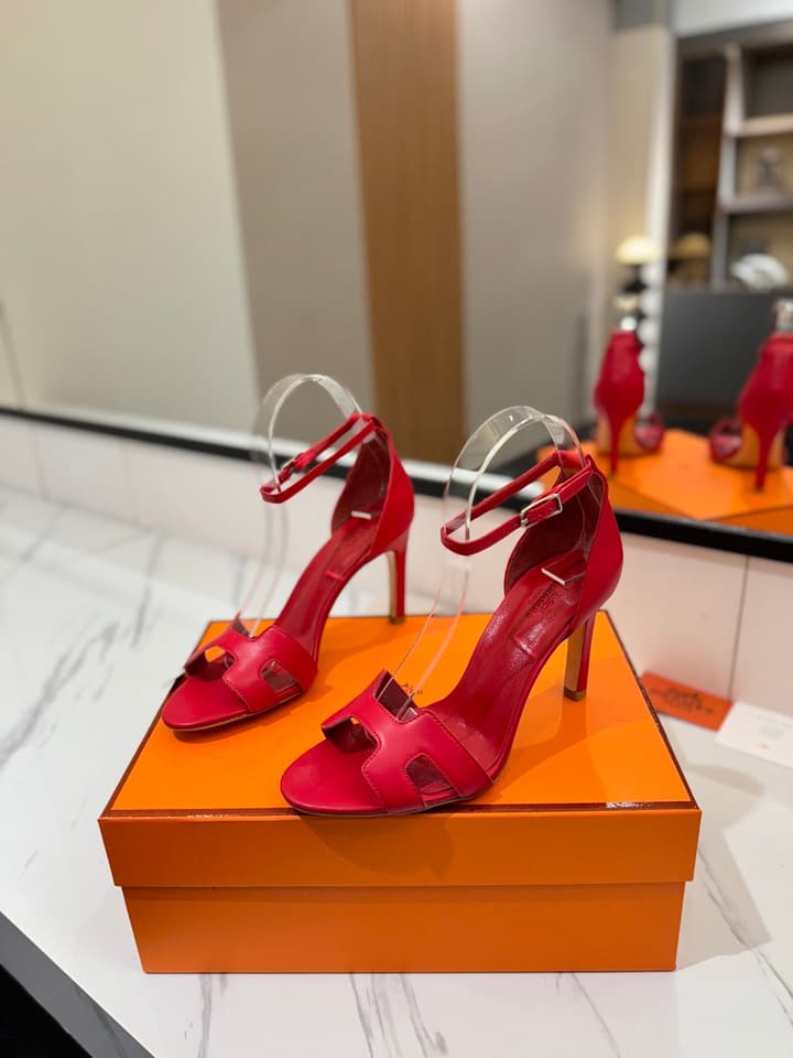 Hermès Classic Smooth Cowhide Pumps – 9cm in Caramel Brown