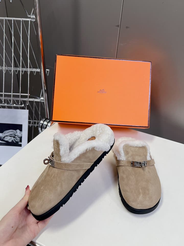 Hermès Kelly Buckle Fur Slippers – Autumn/Winter Collection