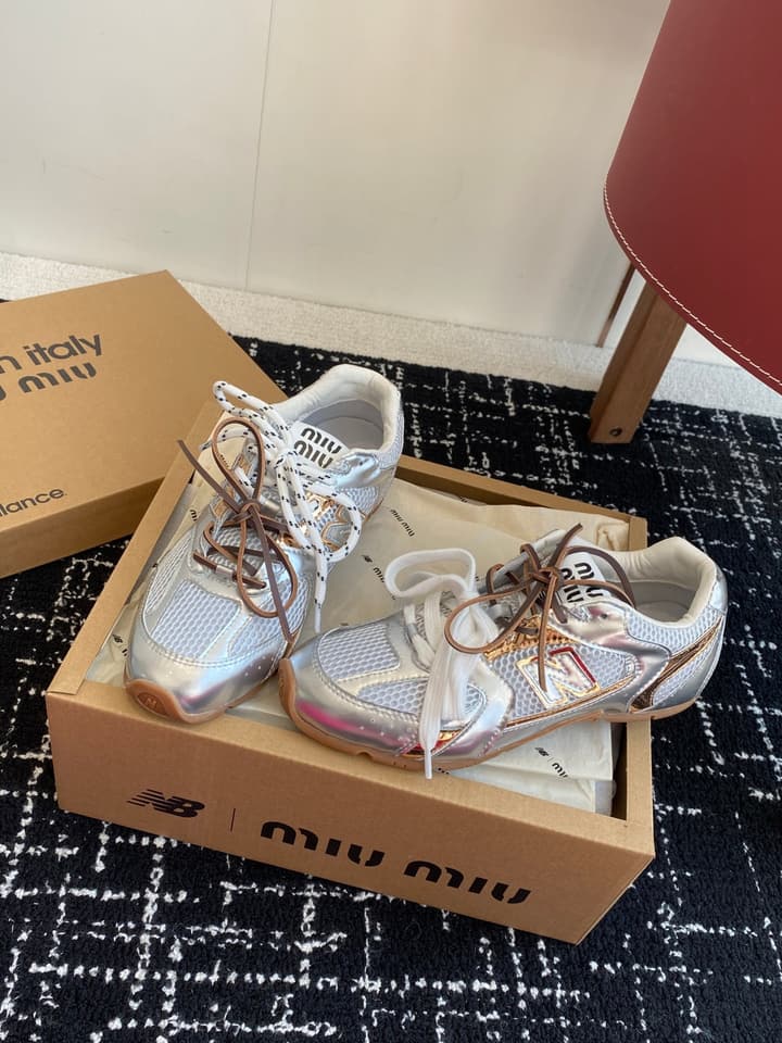 Miu Miu x New Balance 530 Sneakers – 25SS in Light Silver With Mixed Laces