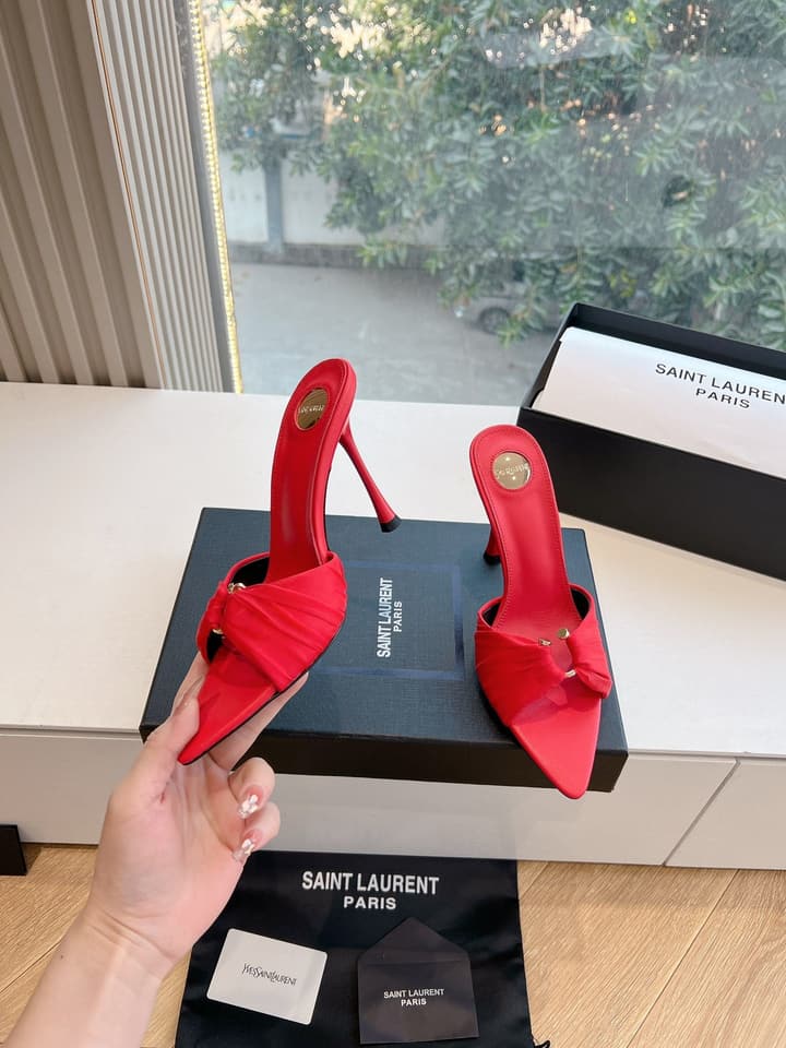 Saint Laurent Lee Metal Chain Pointed-Toe Pumps in Black Satin