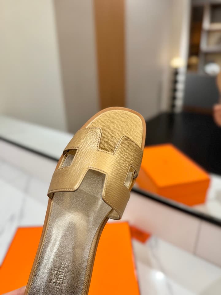 Hermès Classic H Palm Grain Leather Sandals in Black