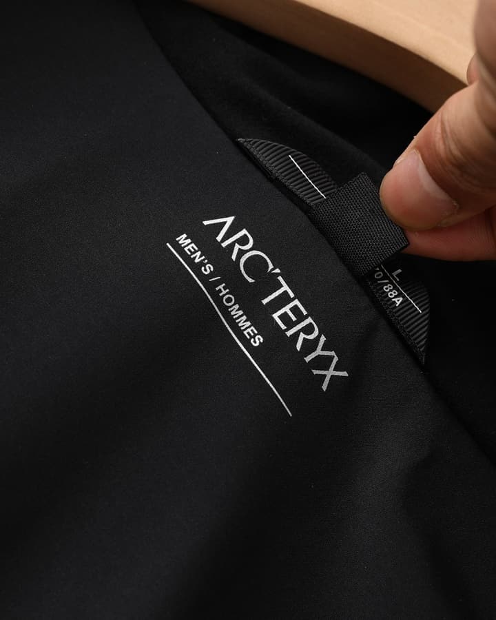 Arc'teryx 3-in-1 Detachable Windbreaker Jacket – 24FW in Black