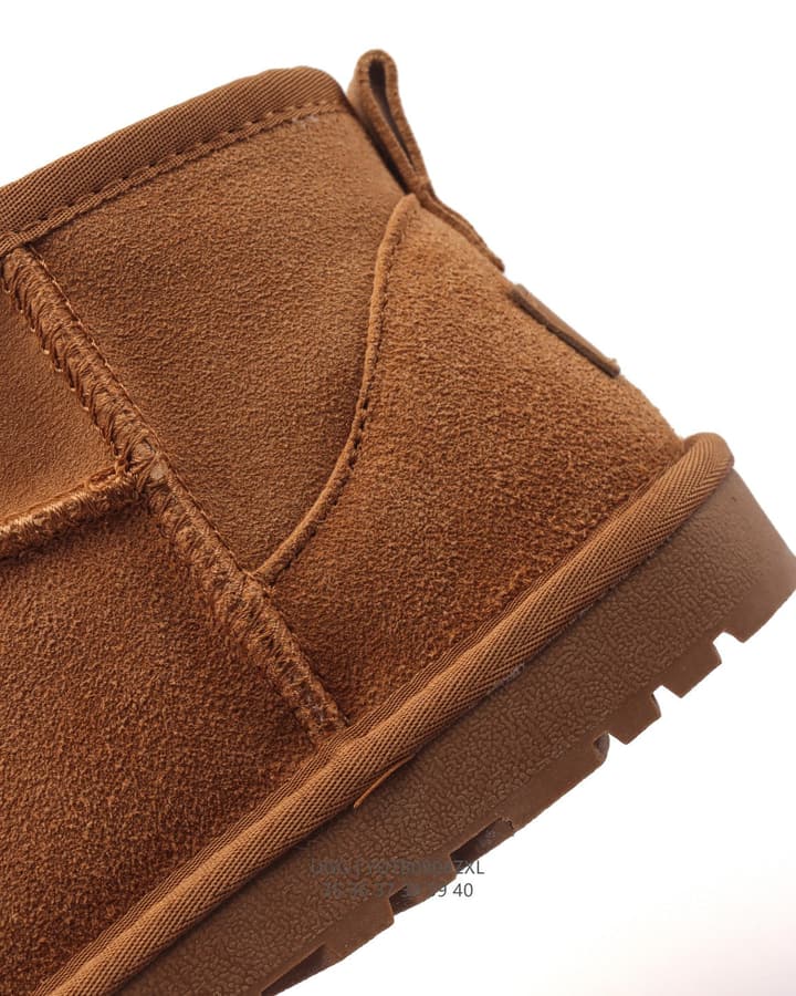 UGG Mid-Tube Plush Snow Boots – Autumn/Winter Collection in Black