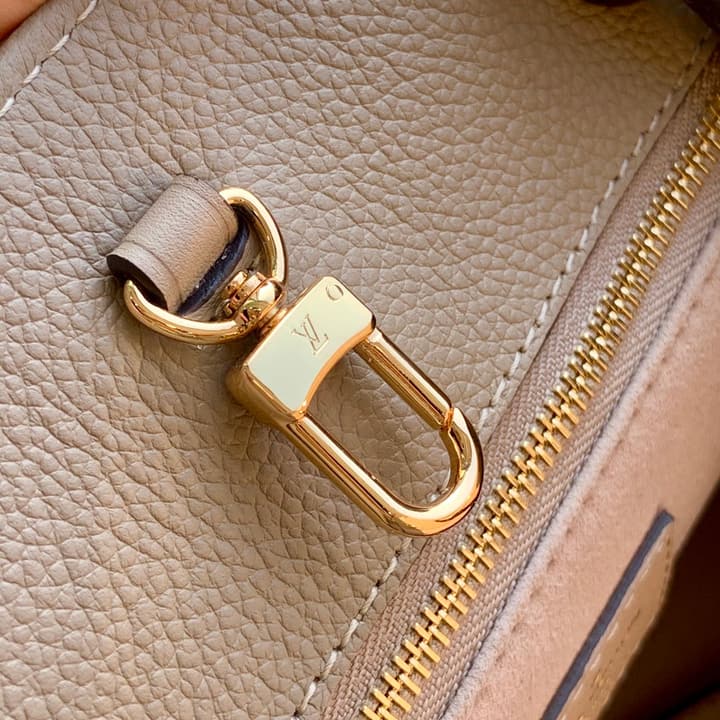 Louis Vuitton ONTHEGO Tote Bag in Light Taupe Monogram