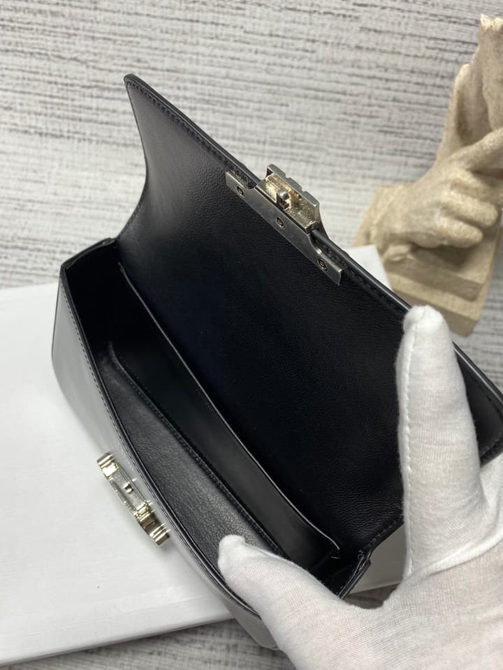 Celine Chain Shoulder Bag – 2022 Spring/Summer Collection
