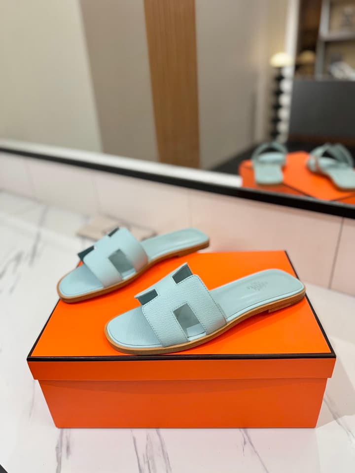 Hermès Classic H Palm Grain Leather Sandals in Black