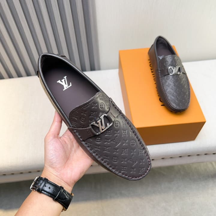 Louis Vuitton Pebbled Leather Driving Shoes in Black Textured Leather