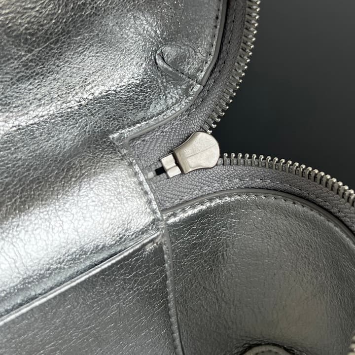 Bottega Veneta Vanity Case Shoulder Bag – Christmas Limited Edition in Metallic Gold