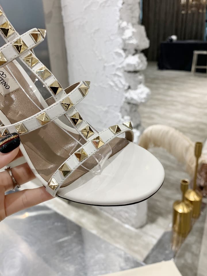 Valentino Rockstud Classic Block Heel Sandals – 6.5cm in Nude