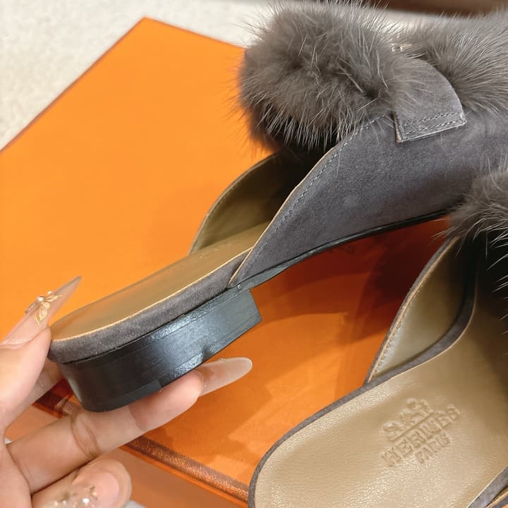 Hermès Mink Suede Loafers & Mules – Autumn/Winter Collection in Black Fur With Gold H