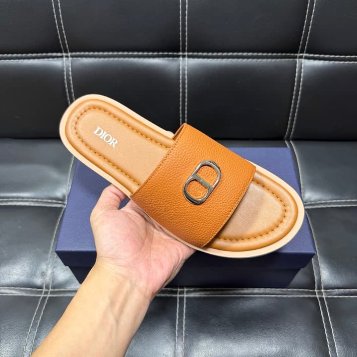 Dior Men's Pebbled Leather and Suede Slides – Spring/Summer Collection 2025 in Black Pebbled Leather Cross Strap