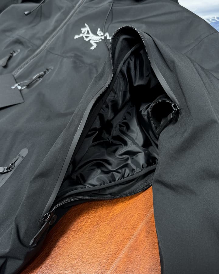 Arc'teryx Beta Down Insulated Jacket M in Obsidian Black