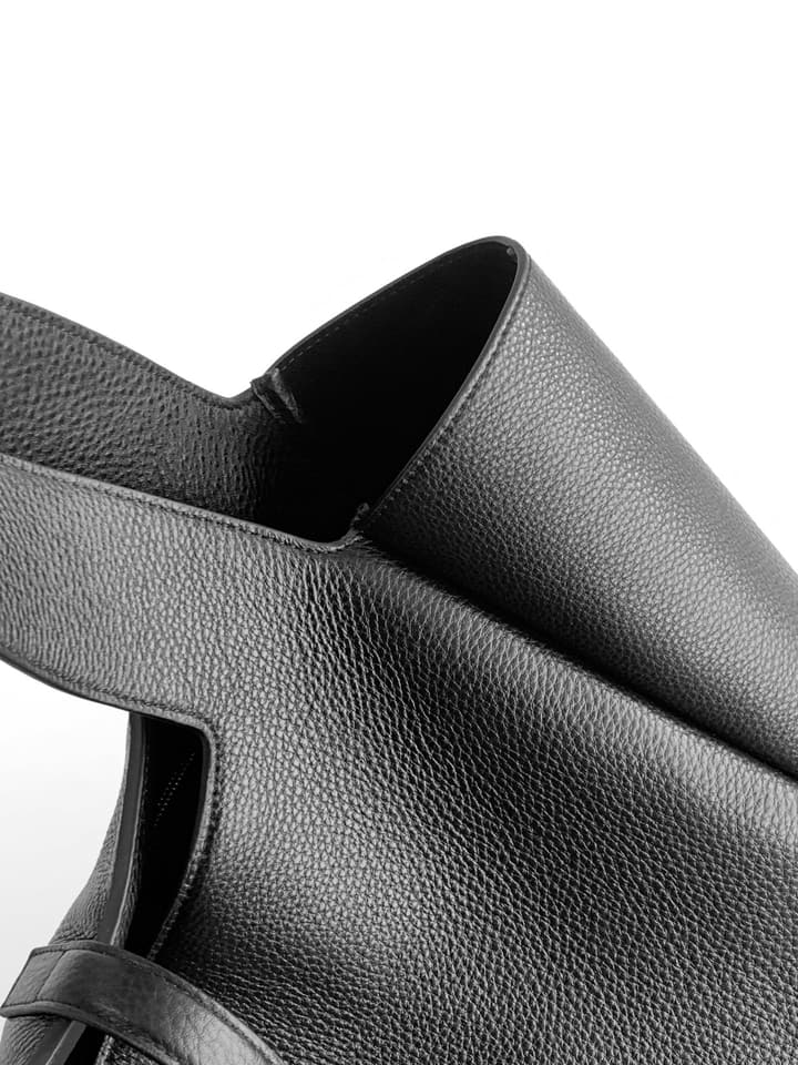 Saint Laurent BEA Horizontal Tote Bag in Black