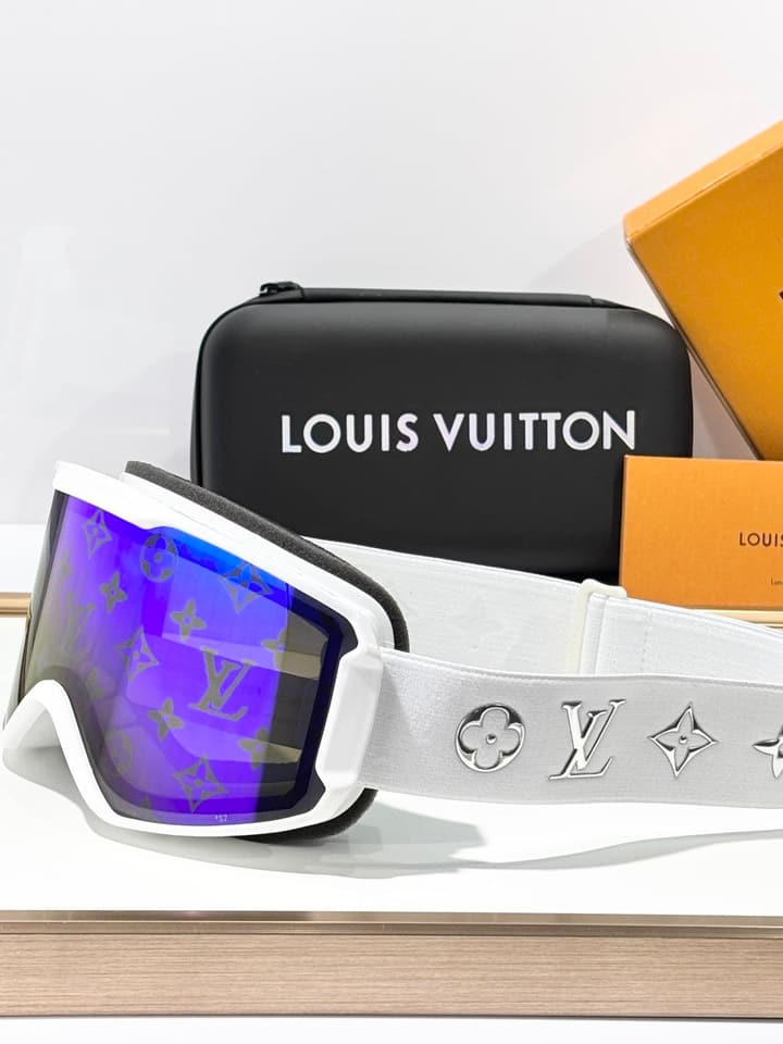 Louis Vuitton Ski Goggles – 2026 Collection in Black Frame Dark Lens