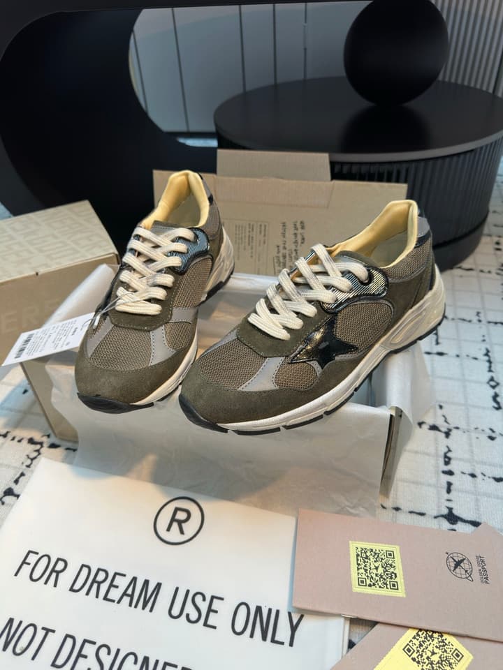 Golden Goose Deluxe Brand Sneakers
