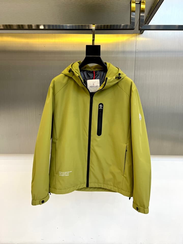 Moncler 2025FW Lightweight Hooded Jacket in Classic Black