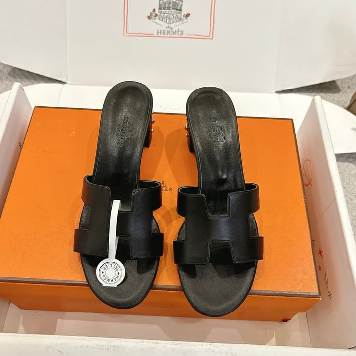 Hermès Oasis H-Slippers Sandals – New Colorway in Black Leather