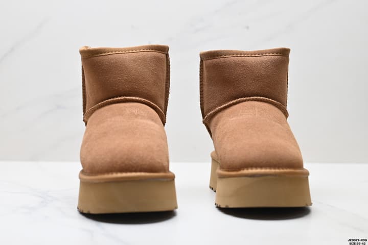 UGG Classic Ultra Mini Platform Snow Boots in Classic Chestnut