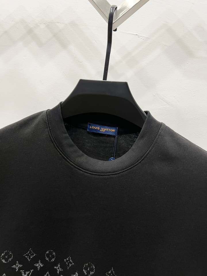 Louis Vuitton Gradient Monogram T-Shirt – 2025 Summer Collection in Black Bottom Gradient Monogram