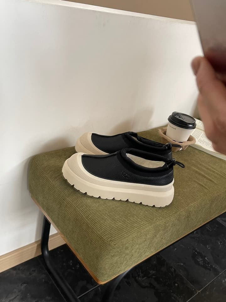 UGG Tasman Low-Top Leather Slippers in Black And Beige