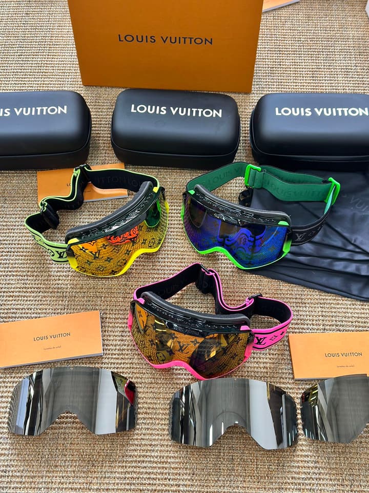 Louis Vuitton Gradient Magnetic Ski Goggles in Blue Green Mirror Lens, Black Strap