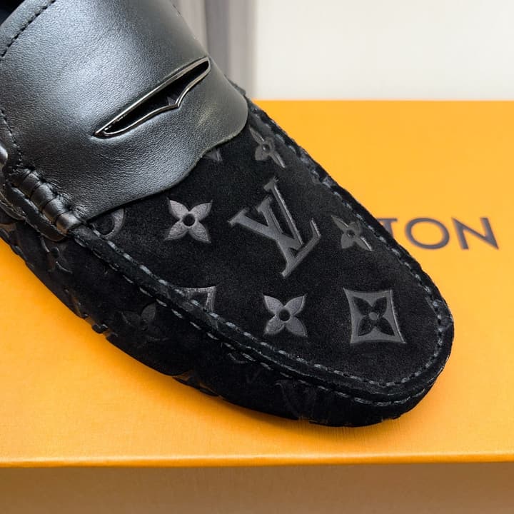 Louis Vuitton Pebbled Leather Driving Shoes in Black Textured Leather