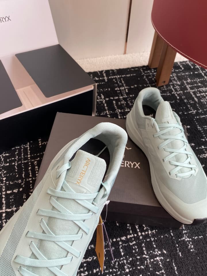 Arc'teryx Norvan VT Trail Running Shoes in Black With White Sole