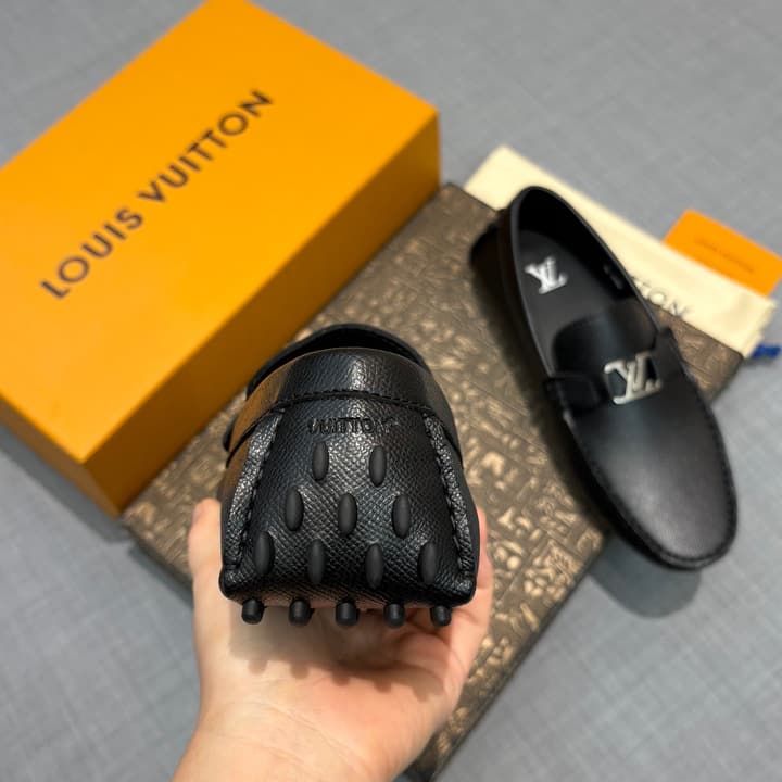 Louis Vuitton Men's Lizard-Embossed Driving Shoes in Black