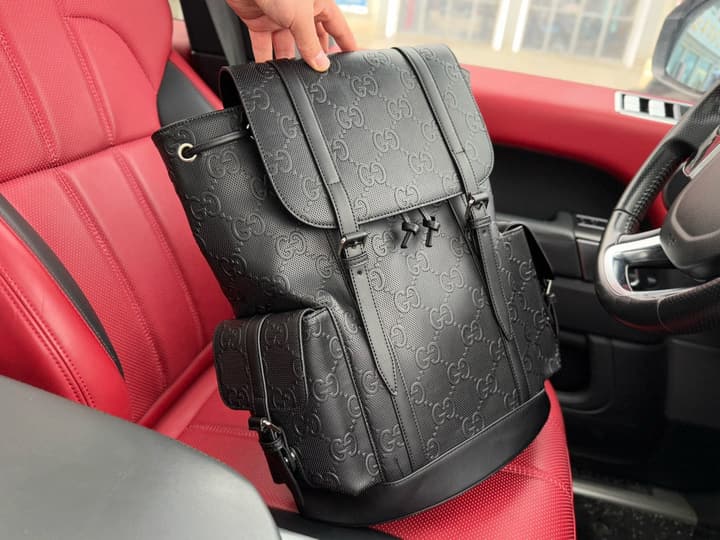 Gucci GG Supreme Men's Travel Backpack in Black Gg Supreme