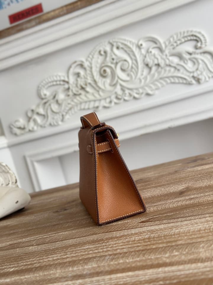 Hermès Kelly Mini Handbag in Black Gold Hardware