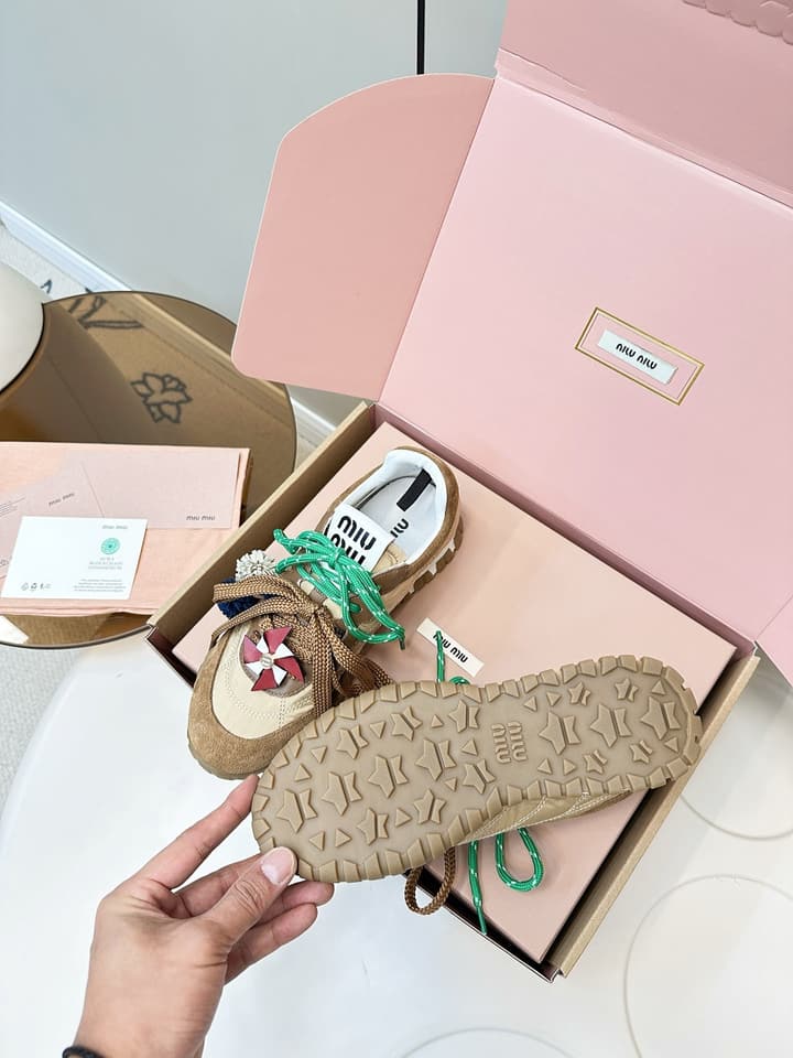 Miu Miu German Training Casual Shoes – 25SS Spring/Summer Runway Collection in Caramel Tan & Emerald Green Ribbons