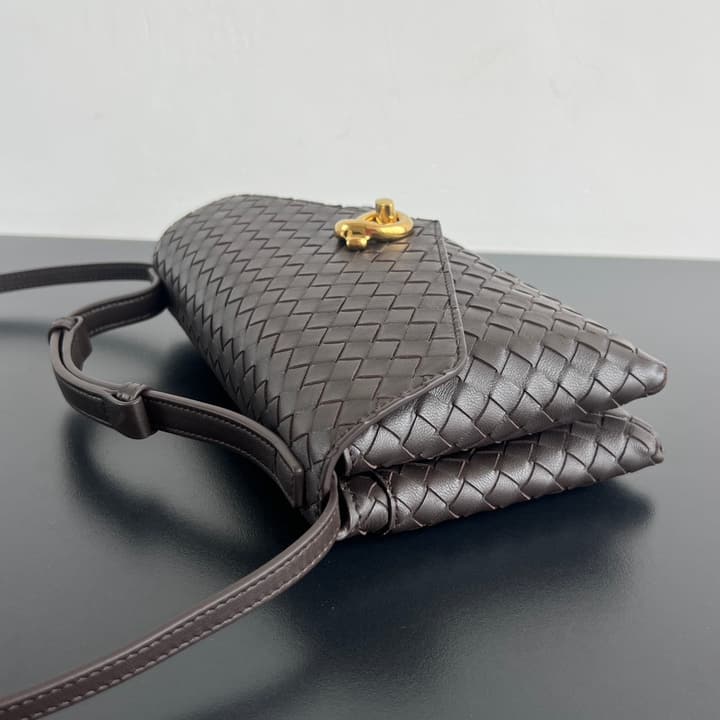 Bottega Veneta Knot Lock Crossbody Bag – 2025 Early Spring in Black Woven