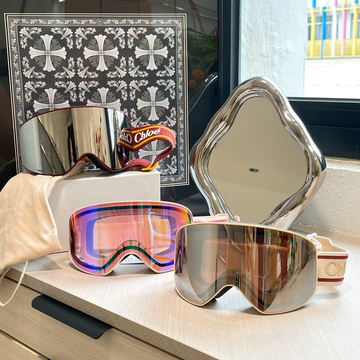 Chloé Ski Goggles in Beige Frame Red Logo Strap