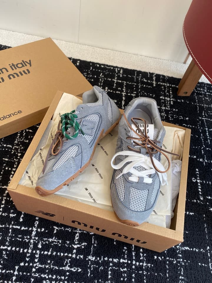Miu Miu x New Balance 530 Sneakers – 25SS in Light Silver With Mixed Laces