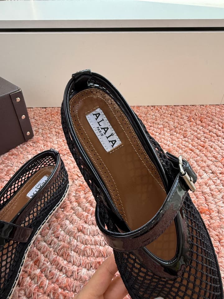 Alaïa Woven Fishnet Mules – 2026 Spring/Summer Collection in Beige