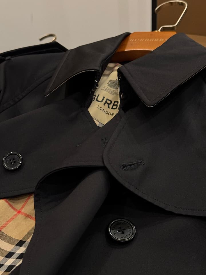 Burberry Heritage Long Trench Coat in Classic Black Trench Coat