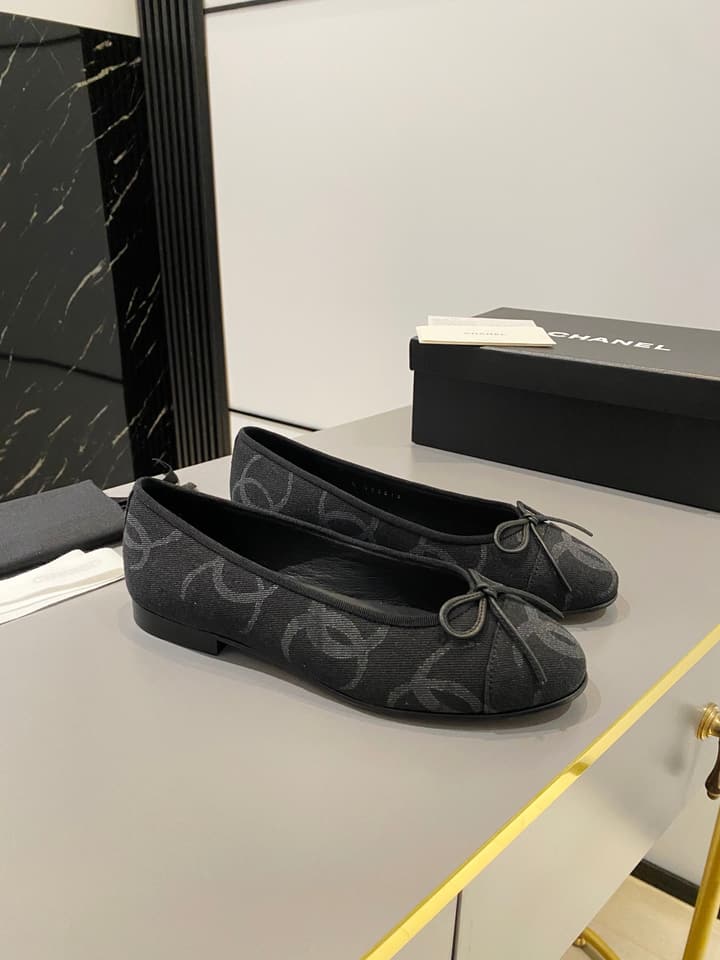 Chanel Classic Ballet Flats in Fuchsia Embossed