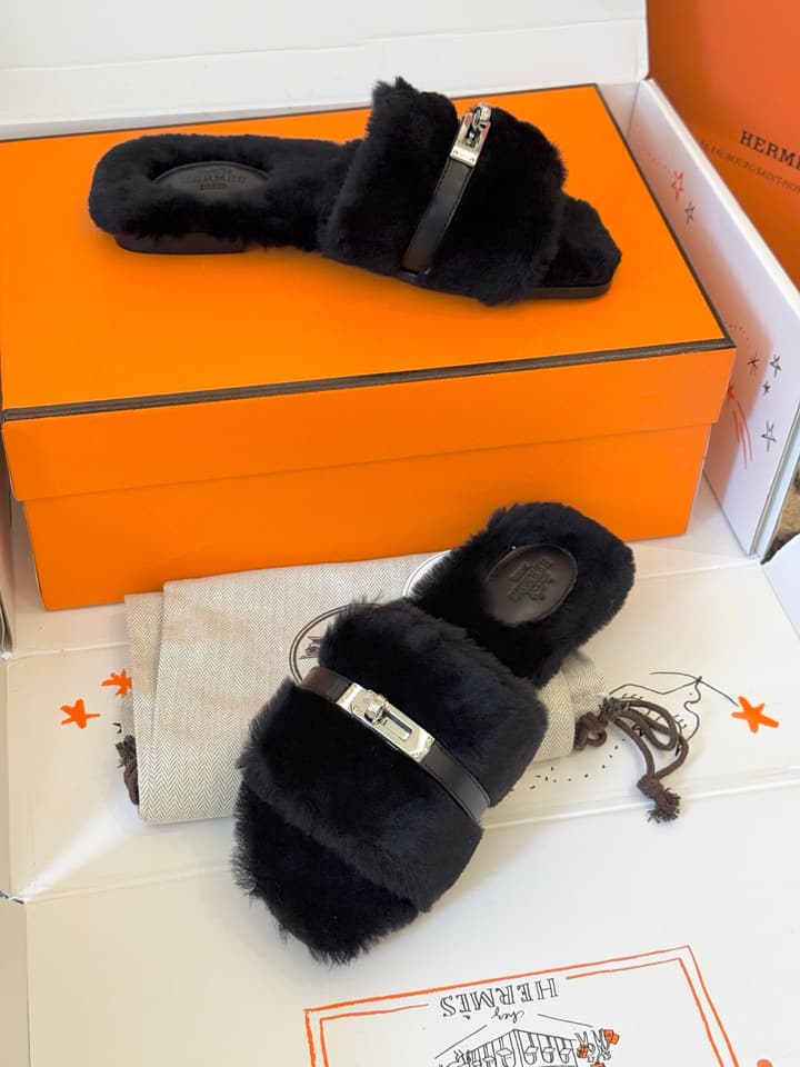 Hermès Kelly Buckle Fur Slippers – 25FW in Cognac Two-tone Plush