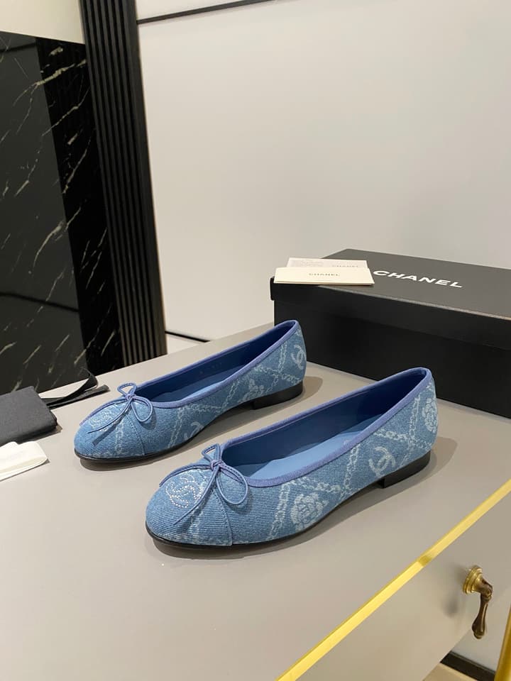 Chanel Classic Ballet Flats in Fuchsia Embossed