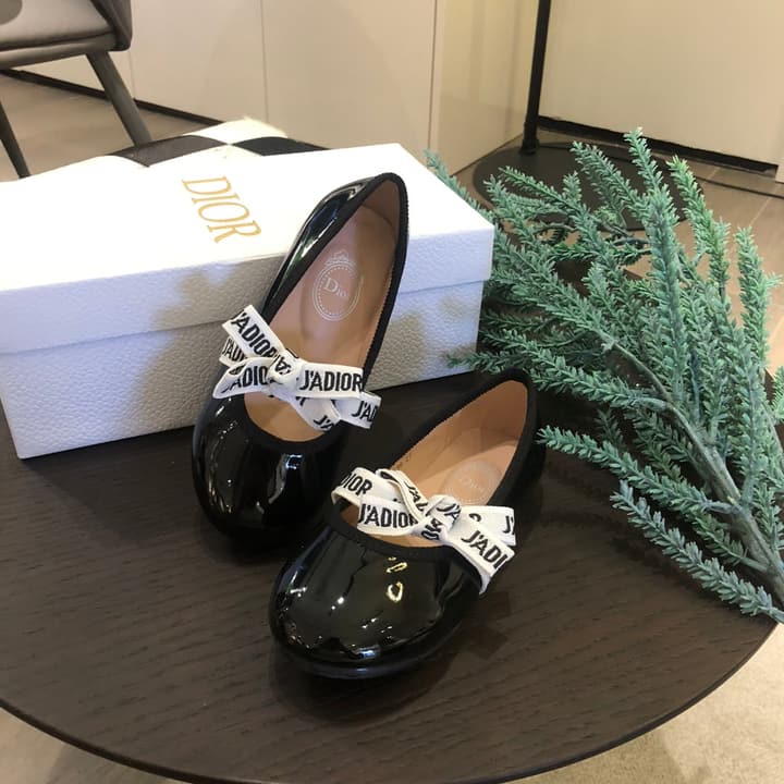 Whimsical Wonders Butterfly Ballet Flats – Kids Collection in Black Patent With Patterned Bow
