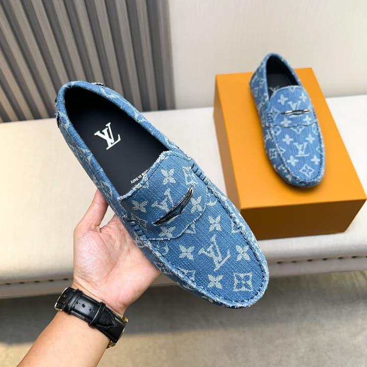 Louis Vuitton Pebbled Leather Driving Shoes in Black Textured Leather