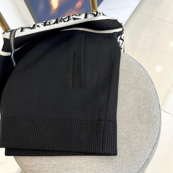 Gucci GG Logo Knit Zip Jacket – 2025FW in Black Monogram Knit