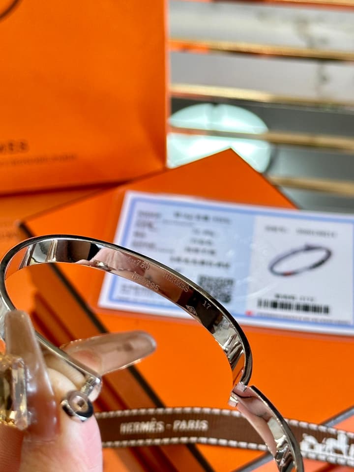 Hermès Enamel 18K Gold Plated Sterling Silver Bracelet in Gold
