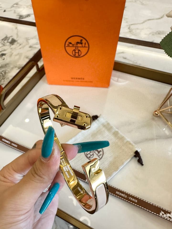Hermès Enamel 18K Gold Bracelet