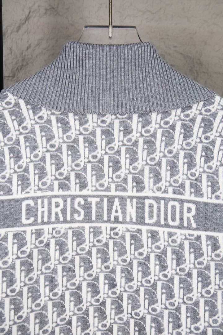 Dior Classic Oblique Reversible Cashmere Sweater – 25FW in Camel Oblique Pattern