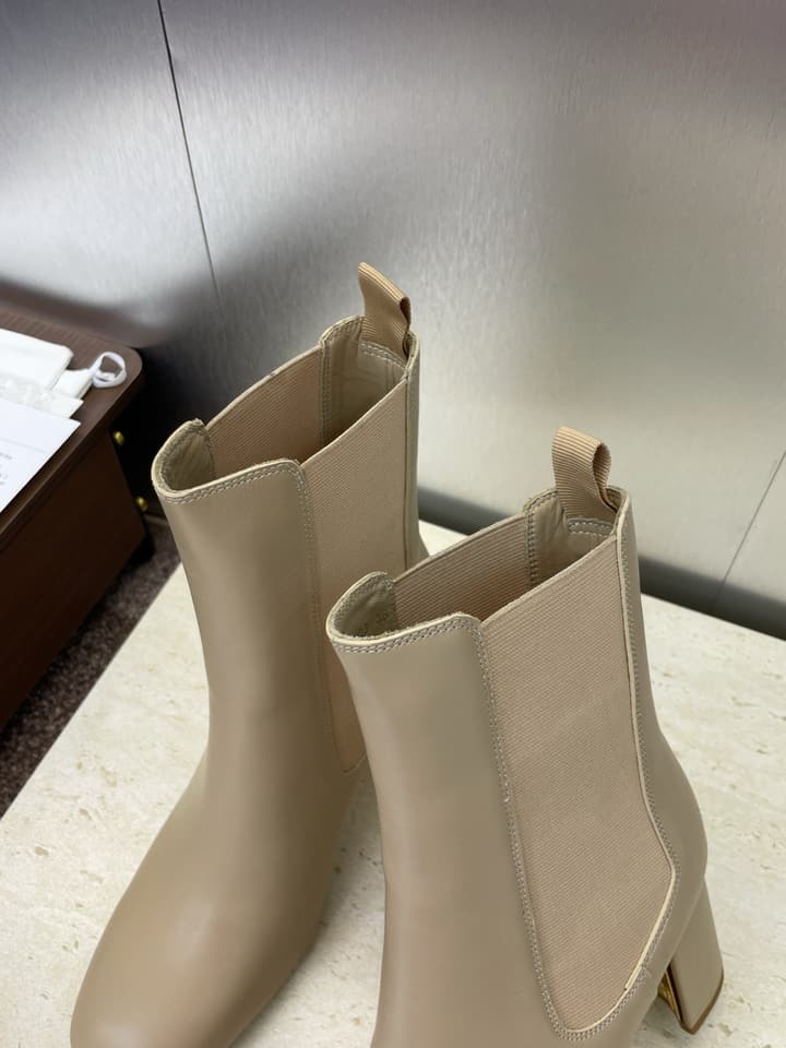 Dior D-Art Chunky Heel Chelsea Ankle Boots – 2025FW in Black Suede