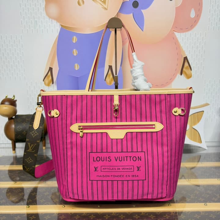 Louis Vuitton Neverfull Bandoulière Inside Out Tote Bag in Red